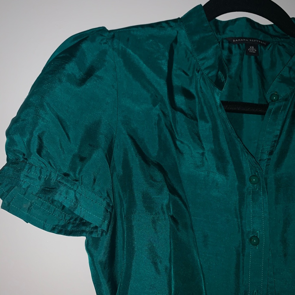 Emerald silk short sleeve Banana republic blouse